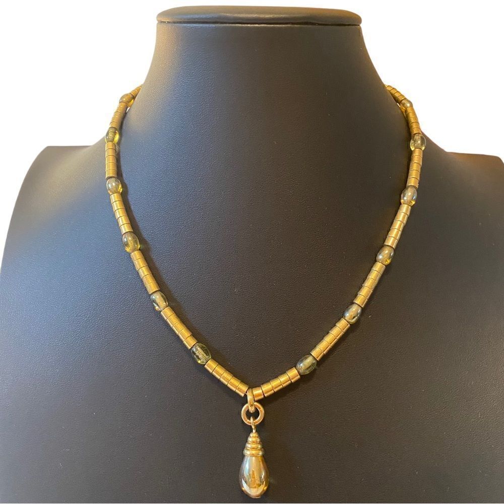 Vintage Gold Toned & Glass Bead Pendant Necklace. A Unique Beauty.